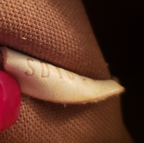 Authentic Louis Vuitton Tivoli GM - Picture 6 of 10